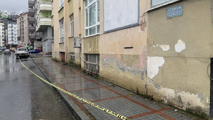 Rize'de tahliye edilen 8 katlı apartman mühürlendi 4