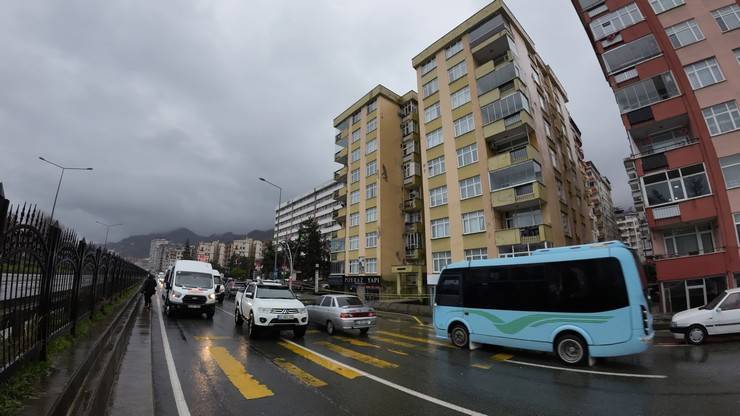 Rize'de tahliye edilen 8 katlı apartman mühürlendi 7