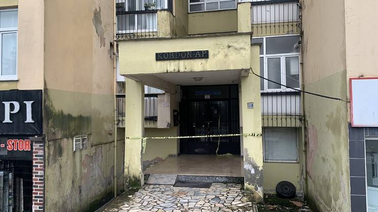 Rize'de tahliye edilen 8 katlı apartman mühürlendi 8