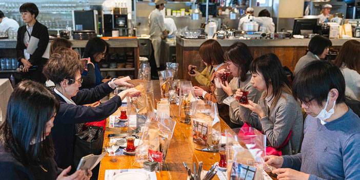 Japonlara Türk çayı demlemenin püf noktaları öğretildi