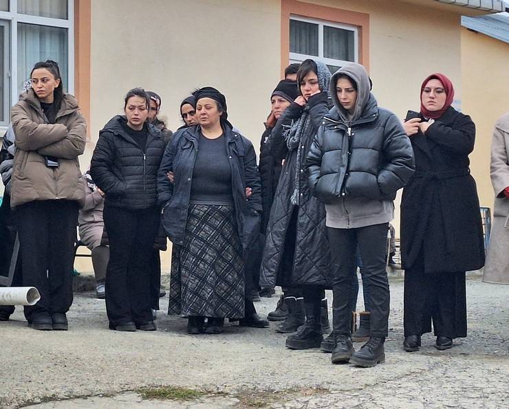 Çığ felaketinde hayatını kaybeden milli sporcu Emre Yazgan'a memleketi Trabzon'da son veda 15