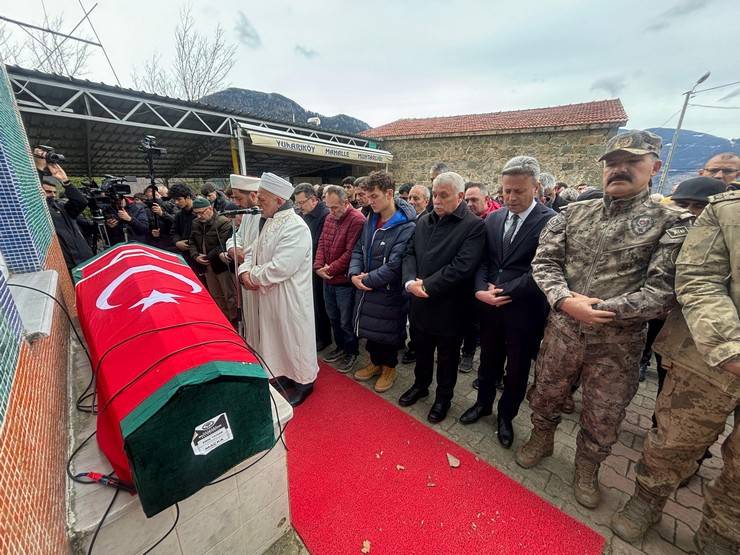 Çığ felaketinde hayatını kaybeden milli sporcu Emre Yazgan'a memleketi Trabzon'da son veda 20