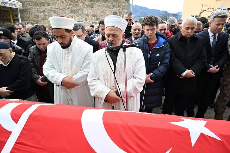 Çığ felaketinde hayatını kaybeden milli sporcu Emre Yazgan'a memleketi Trabzon'da son veda 28