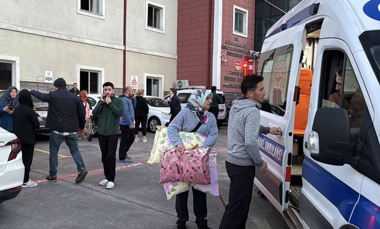 Rize'de hastane yangını; 18 hasta tahliye edildi 11