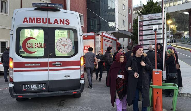 Rize'de hastane yangını; 18 hasta tahliye edildi 15