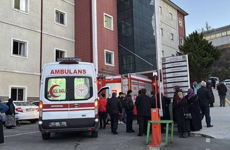 Rize'de hastane yangını; 18 hasta tahliye edildi 16