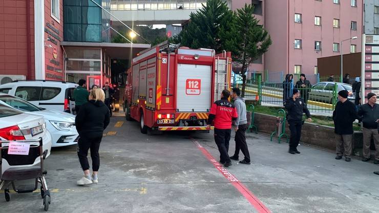 Rize'de hastane yangını; 18 hasta tahliye edildi 8