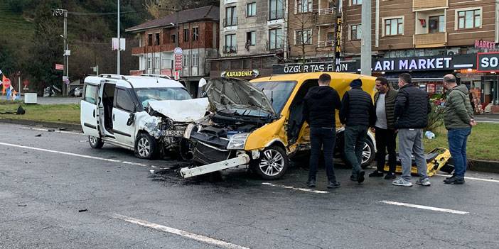 Rize'de sahil yolunda kaza; 2 yaralı