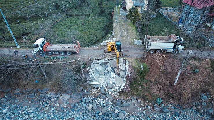 Fırtına Vadisi'nde Kaçak Yapılar Yıkılıyor 9