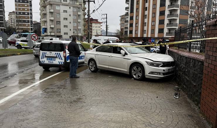 Rize'de silahla yaralandı, hastane yolunda kaza yaptı 13