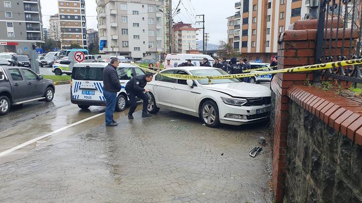 Rize'de silahla yaralandı, hastane yolunda kaza yaptı 3