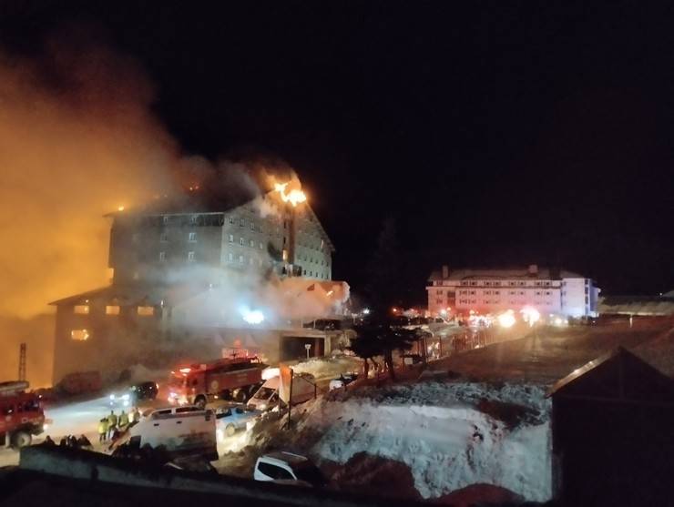 Kartalkaya’da otel yangını 15