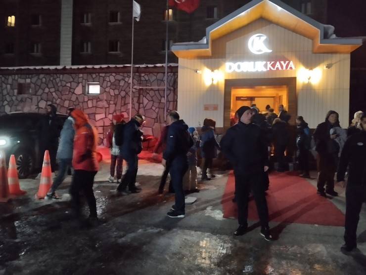 Kartalkaya’da otel yangını 16