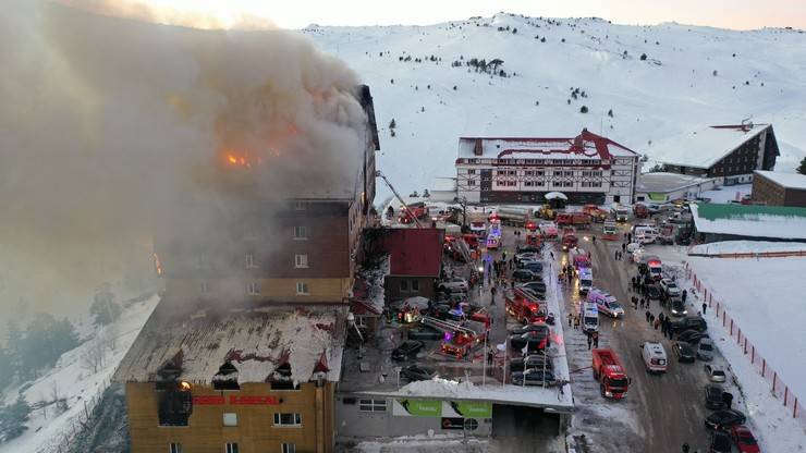 Kartalkaya’da otel yangını 22