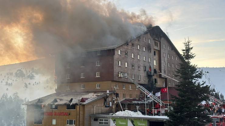 Kartalkaya’da otel yangını 24