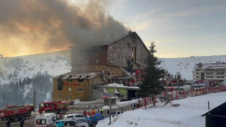 Kartalkaya’da otel yangını 27