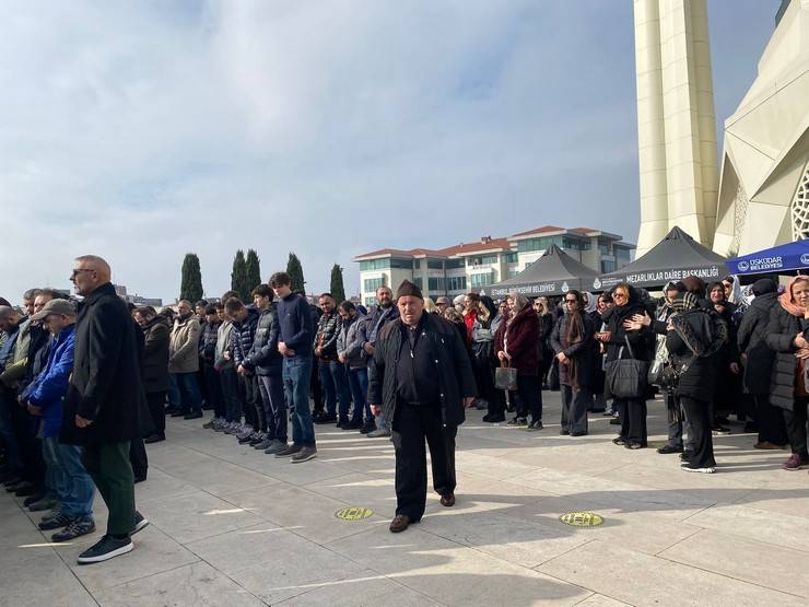 Otel yangınında hayatlarını kaybeden Rizeli Dayı ailesi son yolculuğuna uğurlandı 12