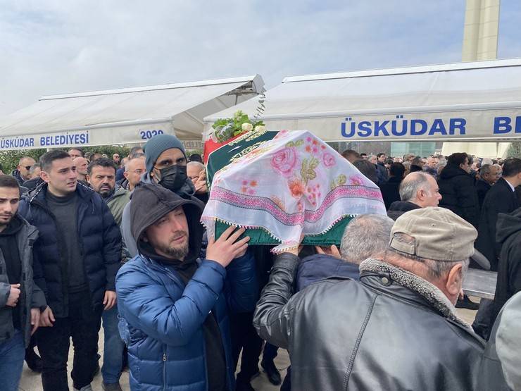 Otel yangınında hayatlarını kaybeden Rizeli Dayı ailesi son yolculuğuna uğurlandı 7