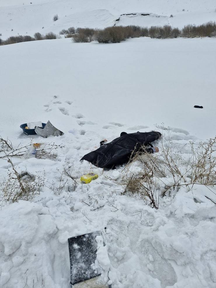 Araçla çarpışan Rize plakalı hafif ticari araç şarampole devrildi 2 ölü, 3 yaralı 2