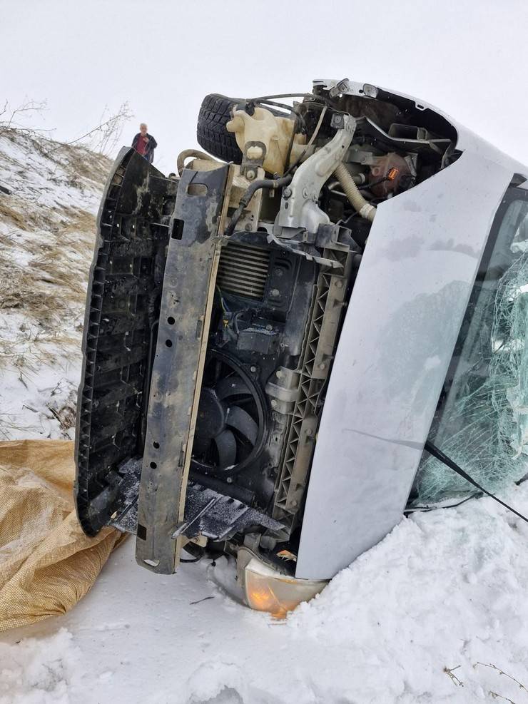 Araçla çarpışan Rize plakalı hafif ticari araç şarampole devrildi 2 ölü, 3 yaralı 4