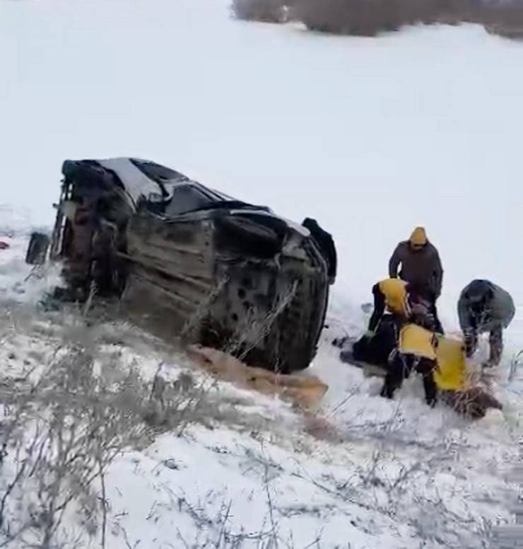 Araçla çarpışan Rize plakalı hafif ticari araç şarampole devrildi 2 ölü, 3 yaralı 5