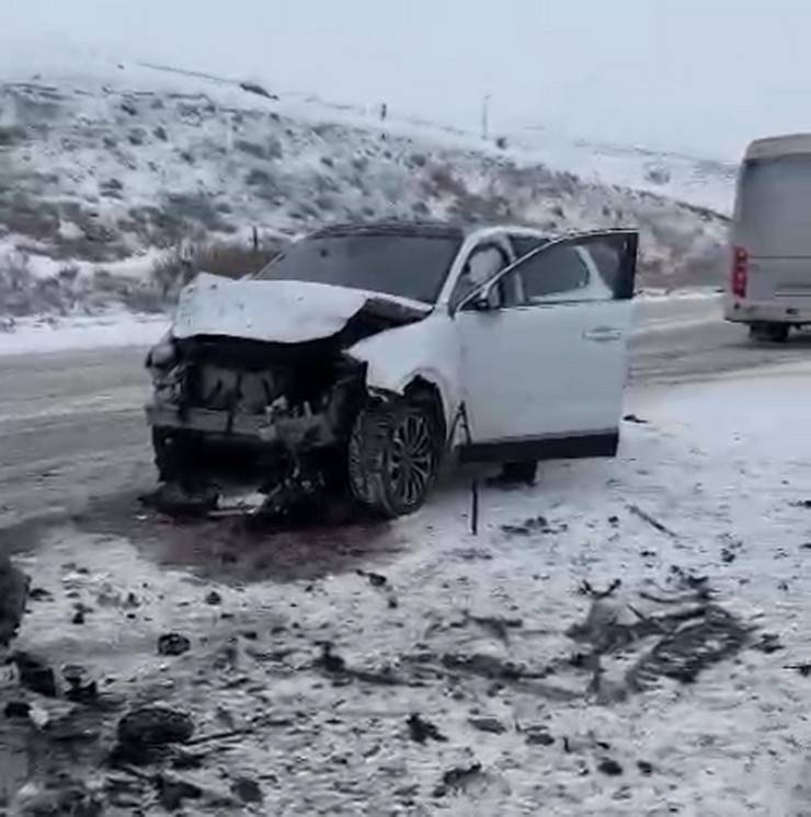 Araçla çarpışan Rize plakalı hafif ticari araç şarampole devrildi 2 ölü, 3 yaralı 7