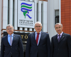 Rektör Karaman Tebrikleri Kabul Ediyor