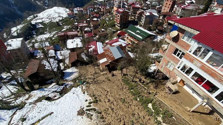 Rize'deki heyelanda tahliye edilen ev sayısı 16’ya çıktı 2