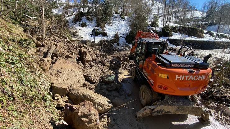 Rize'deki heyelanda tahliye edilen ev sayısı 16’ya çıktı 4