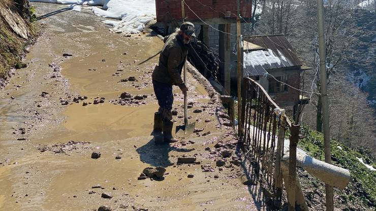 Rize'deki heyelanda tahliye edilen ev sayısı 16’ya çıktı 6