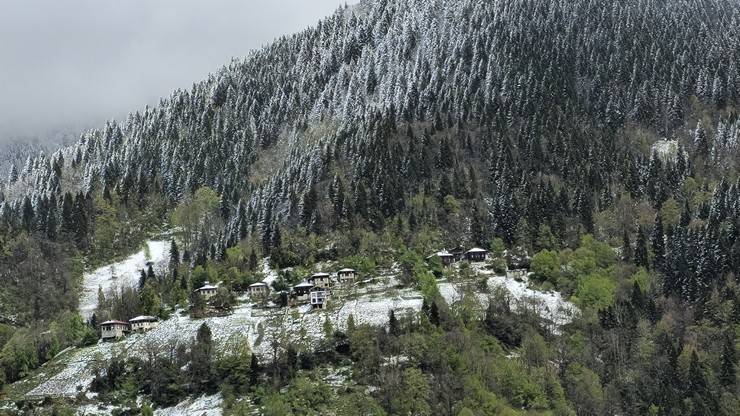 Rize'nin yüksek kesimleri nisanda yağan karla beyaza büründü 10