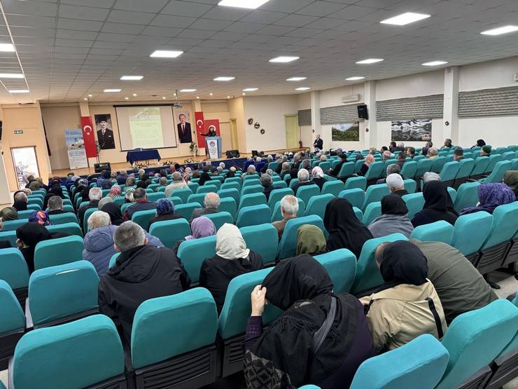 Rize'den Kutsal Topraklara Yolculuk Başlıyor: Hacı Adaylarına Eğitim Seminerleri Tamamlandı 15