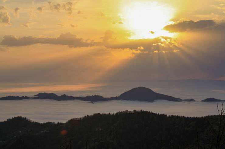 Kıble Dağı Hacı Hafız Yusuf Yılmaz Camisi, sis bulutlarıyla birlikte görüntülendi 3