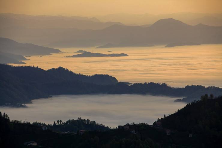 Kıble Dağı Hacı Hafız Yusuf Yılmaz Camisi, sis bulutlarıyla birlikte görüntülendi 5