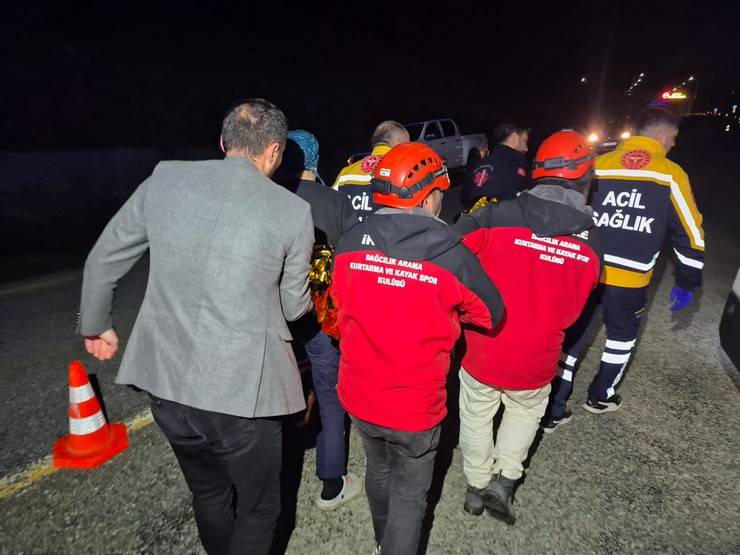 Rize’de Trafik Kazası 3 Ölü, 2 Yaralı 10