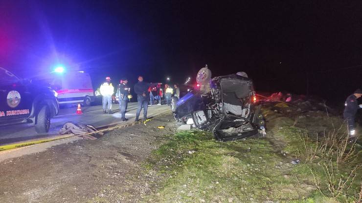 Rize’de Trafik Kazası 3 Ölü, 2 Yaralı 12