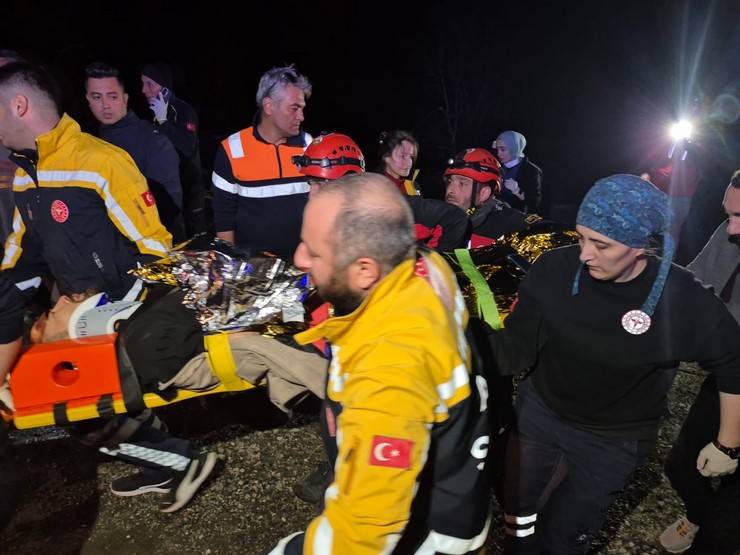 Rize’de Trafik Kazası 3 Ölü, 2 Yaralı 6