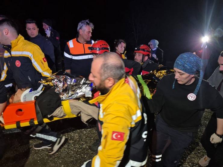 Rize’de Trafik Kazası 3 Ölü, 2 Yaralı 9