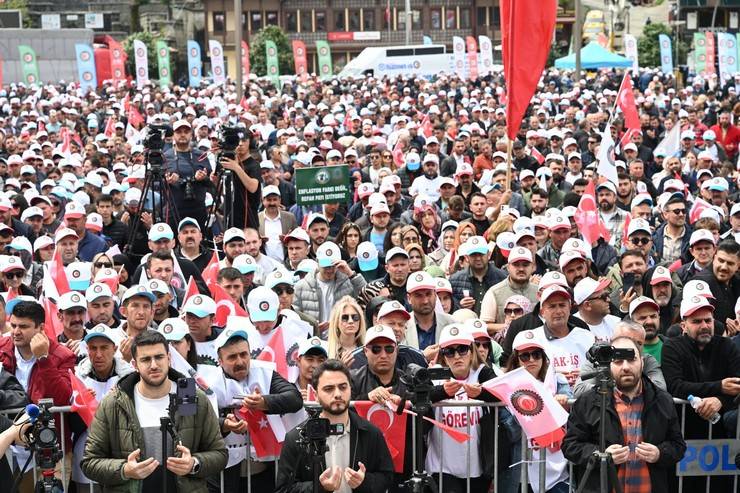 HAK-İŞ, 1 Mayıs Emek ve Dayanışma Günü'nü Rize'de kutladı 17