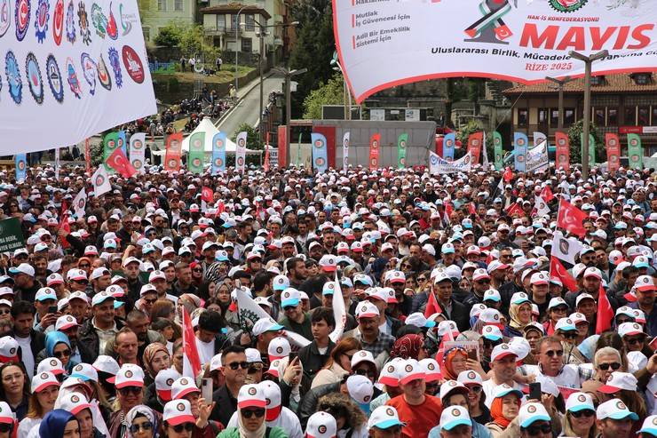 HAK-İŞ, 1 Mayıs Emek ve Dayanışma Günü'nü Rize'de kutladı 41