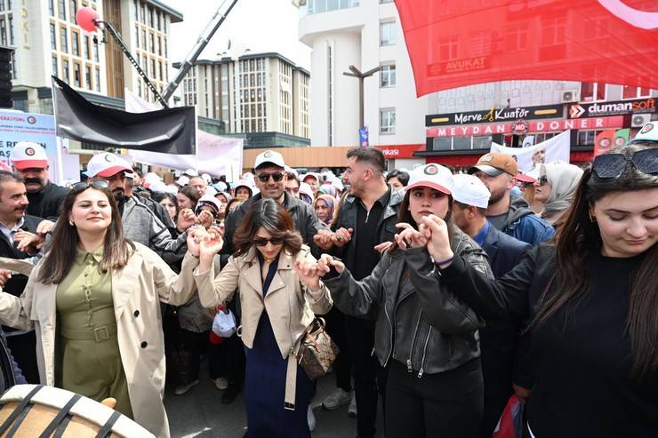 HAK-İŞ, 1 Mayıs Emek ve Dayanışma Günü'nü Rize'de kutladı 8