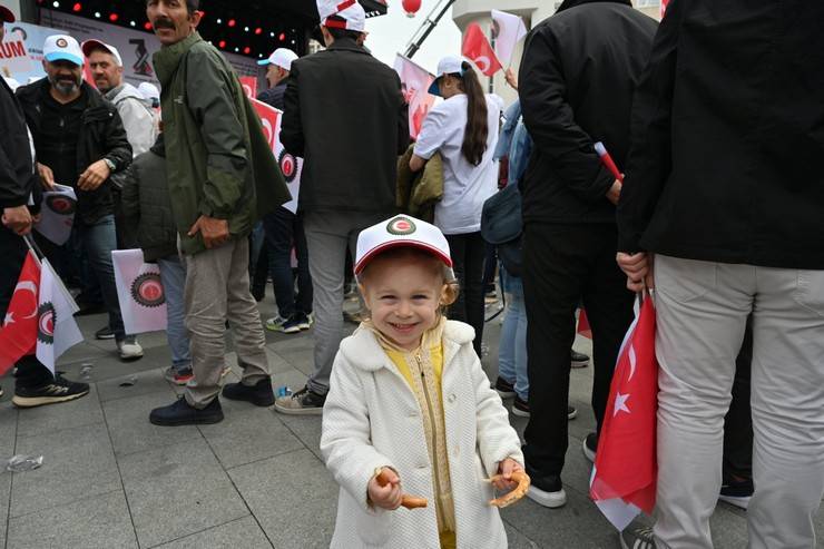 HAK-İŞ, 1 Mayıs Emek ve Dayanışma Günü'nü Rize'de kutladı 9