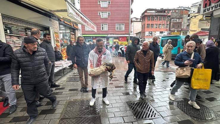 Artvin Çoruh Üniversitesi Öğretim Üyesi Sağlam'dan Rize'de Duygu Yüklü Gazze Protestosu 12