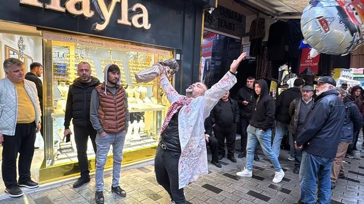 Artvin Çoruh Üniversitesi Öğretim Üyesi Sağlam'dan Rize'de Duygu Yüklü Gazze Protestosu 13