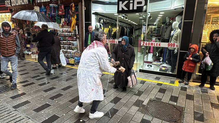 Artvin Çoruh Üniversitesi Öğretim Üyesi Sağlam'dan Rize'de Duygu Yüklü Gazze Protestosu 16