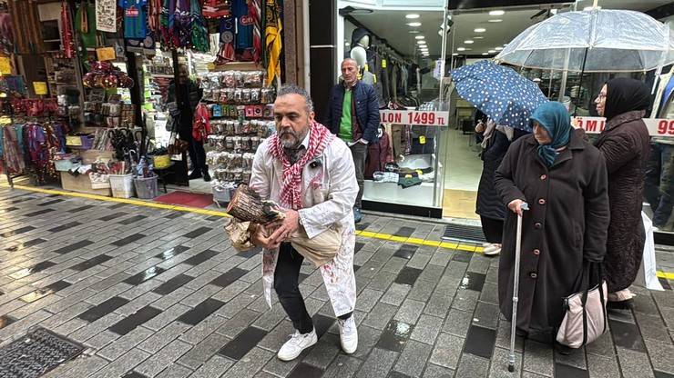 Artvin Çoruh Üniversitesi Öğretim Üyesi Sağlam'dan Rize'de Duygu Yüklü Gazze Protestosu 20
