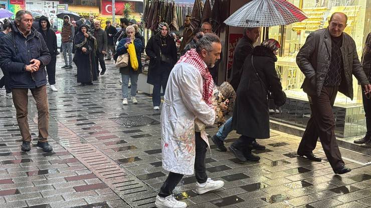 Artvin Çoruh Üniversitesi Öğretim Üyesi Sağlam'dan Rize'de Duygu Yüklü Gazze Protestosu 7