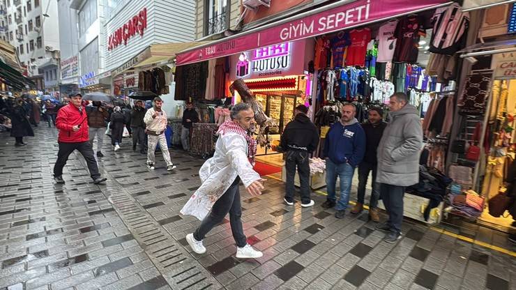 Artvin Çoruh Üniversitesi Öğretim Üyesi Sağlam'dan Rize'de Duygu Yüklü Gazze Protestosu 70