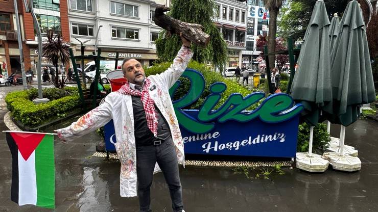 Artvin Çoruh Üniversitesi Öğretim Üyesi Sağlam'dan Rize'de Duygu Yüklü Gazze Protestosu 74