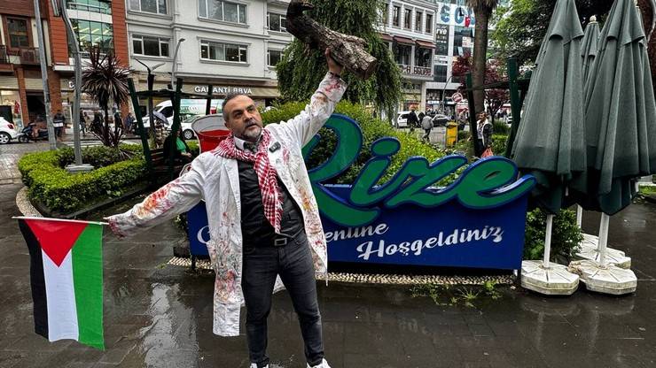 Artvin Çoruh Üniversitesi Öğretim Üyesi Sağlam'dan Rize'de Duygu Yüklü Gazze Protestosu 77